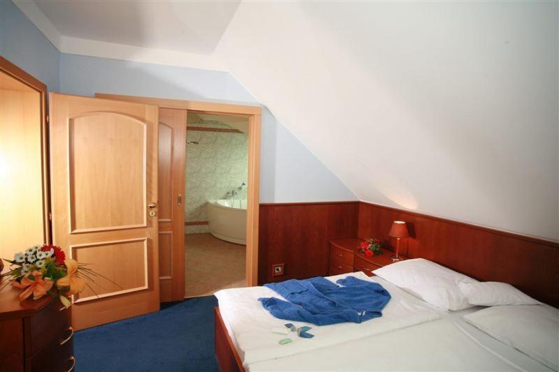 Hotel Nastup Loučná pod Klínovcem Екстериор снимка