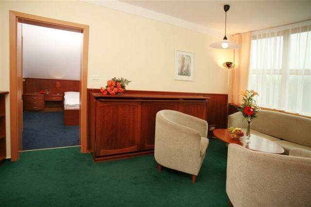 Hotel Nastup Loučná pod Klínovcem Стая снимка