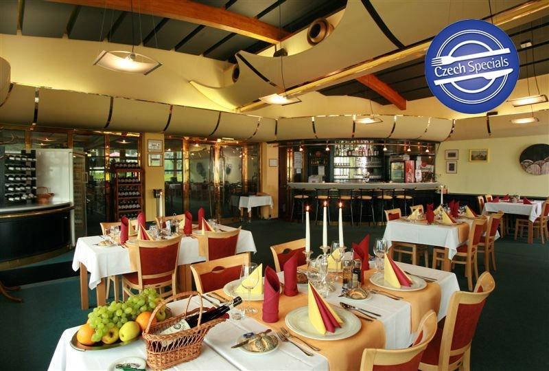 Hotel Nastup Loučná pod Klínovcem Екстериор снимка